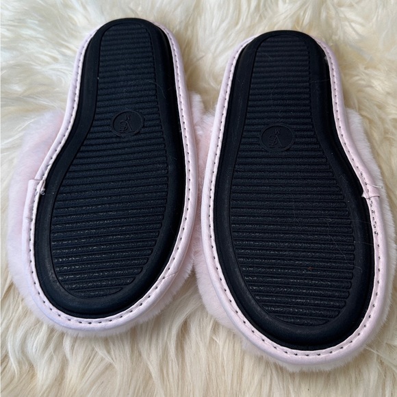 VICTORIA'S SECRET SOFT PLUSH CLOSED TOE FAUX FUR PINK VS LOGO SLIPPERS S-M - Picture 3 of 7